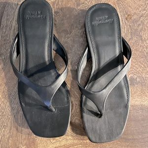Leather thong short heeled sandals by Abercrombie in black